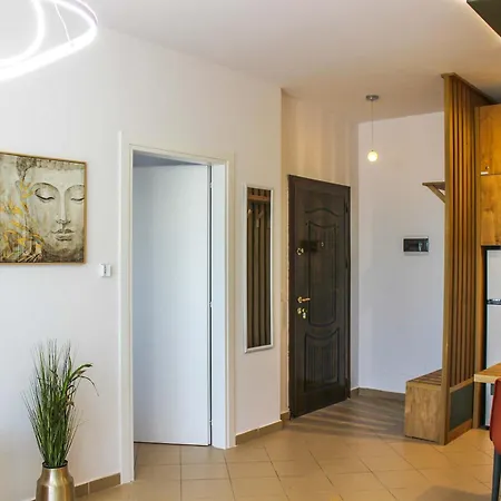 1225 Apartman Golem